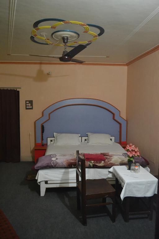 Hotel Sandeep Варанаси Стая снимка