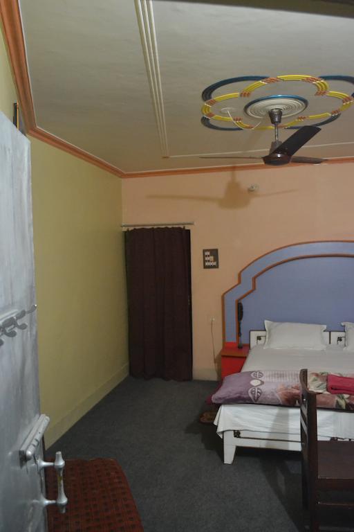 Hotel Sandeep Варанаси Стая снимка